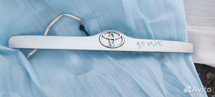 Накладка крышки багажника corolla spacio