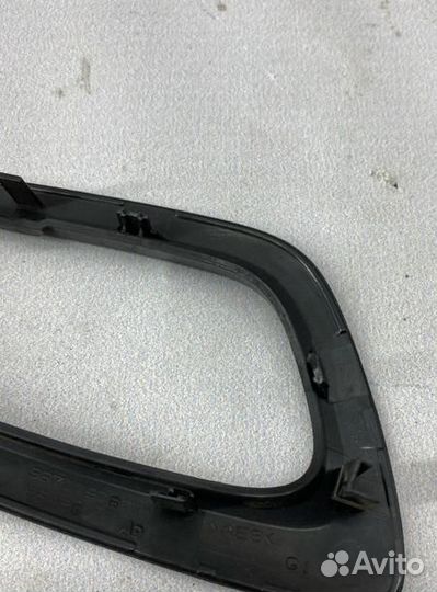 Накладка внутренней ручки двери задняя левая