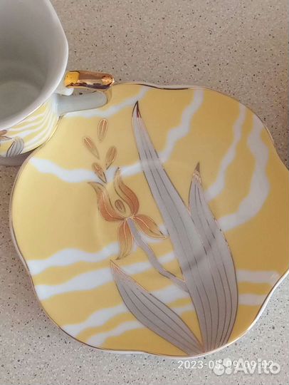 Чашки с блюдцеми для кофе