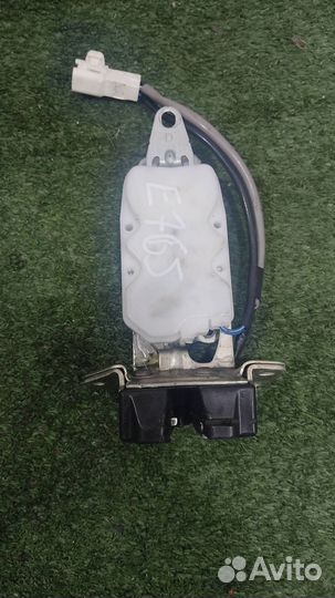 Замок крышки багажника Daihatsu Sirion 2008