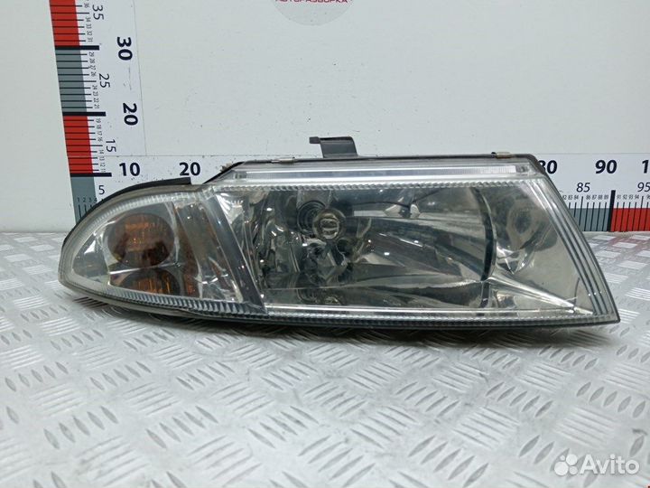 Фара передняя для Mitsubishi Carisma MR972794