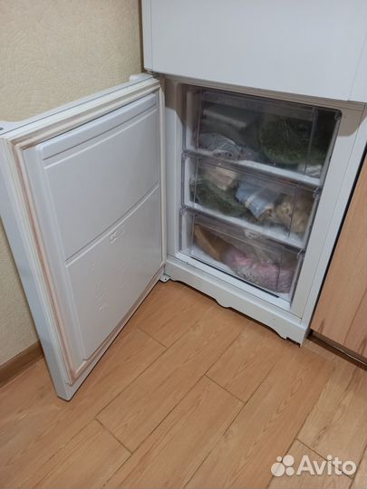Холодильник hotpoint ariston бу