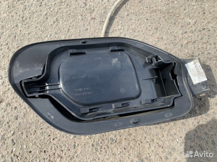 Ниша лючка бензобака Passat B8 универсал