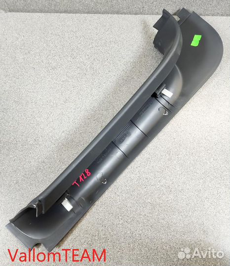 Лот T128 Обшивка двери багажника задний левый VW T