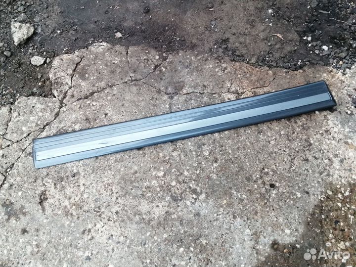 Молдинг левой передн двери Toyota Land Cruiser 100