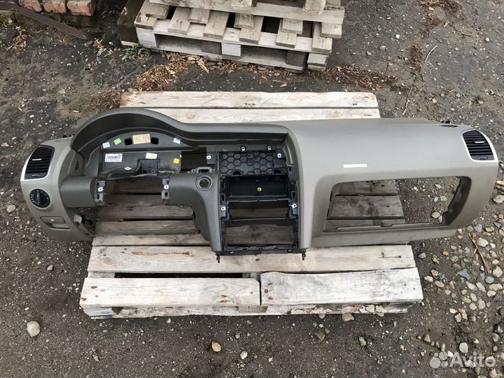 Торпедо панель приборная Audi Q7 2006