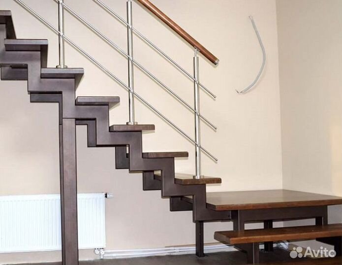 Каркас из метала Лестницы на Ломанном Косоуре в До