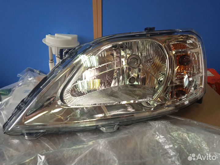 Продам оригинальные фары Renault Logan,Largus