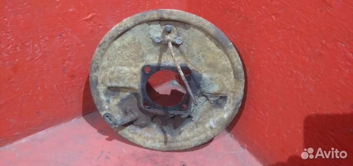 Ваз 2107 кожух тормозного барабана правый Нива