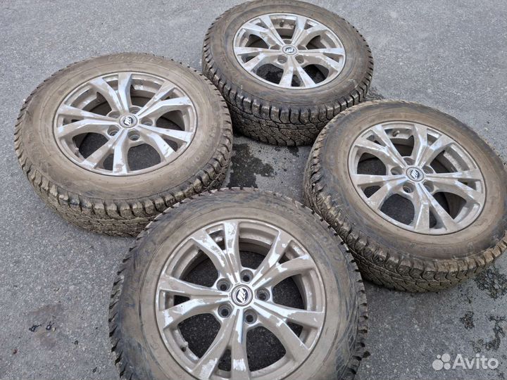 R16 Viatti Brina Nordico V-522 215/65, PCD 5x114.3 DIA 60.1