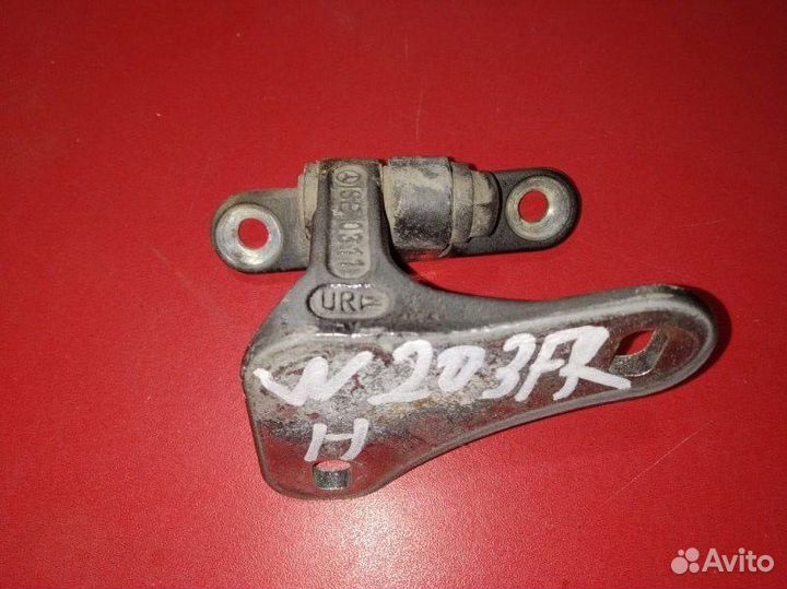 Петля двери передняя правая Mercedes-Benz C-Class