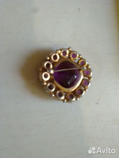 Старинная брошь