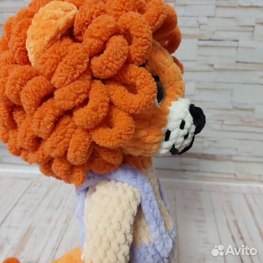 Плюшевый львенок