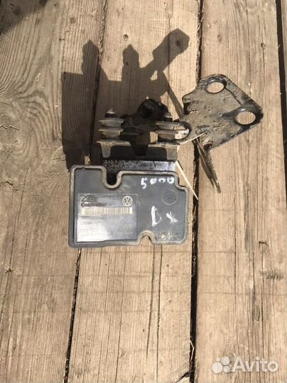 Блок Abs с кронштейном volkswagen jetta 5