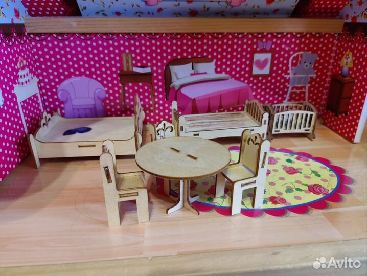 Домик кукольный