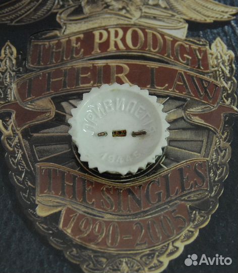 Кокарда риа чиновник. есть значки и тп