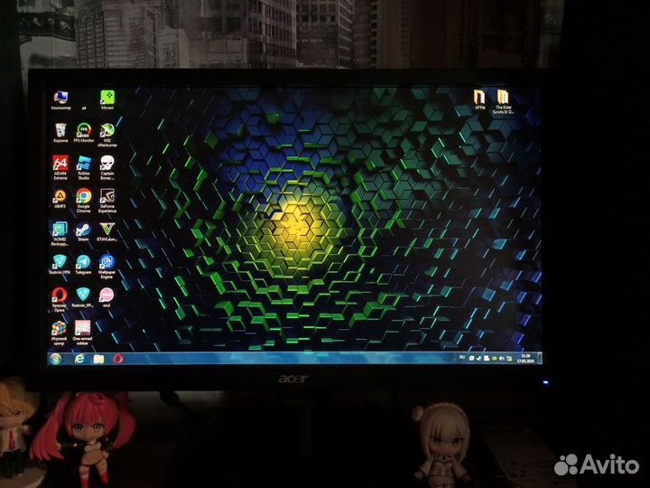 Почти игровой системный блок с монитором