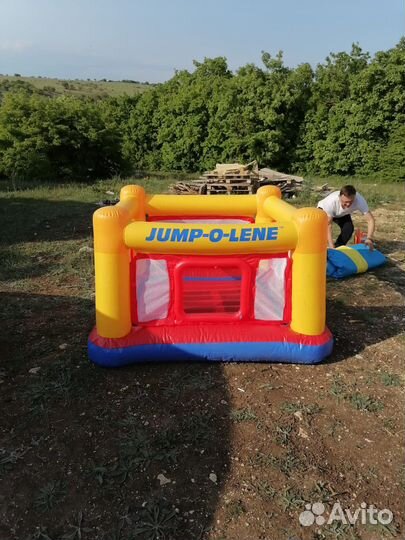 Батут с защитной сеткой