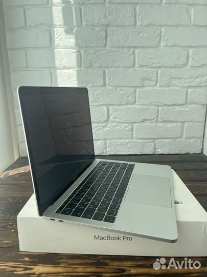 MacBook Pro 13inch 2017 i5/ram8/ssd128/silver