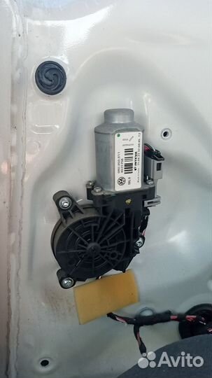 Мотор стеклоподъемника задний левый VW Polo 5