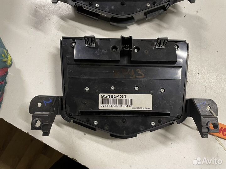 Панель управления магнитолой Chevrolet Cruze 2009