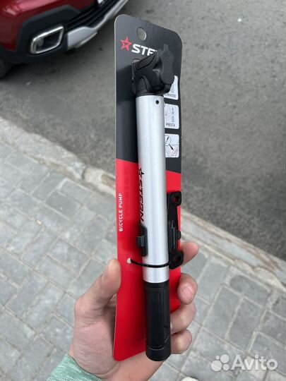 Велосипедный насос и бутылкодержатель