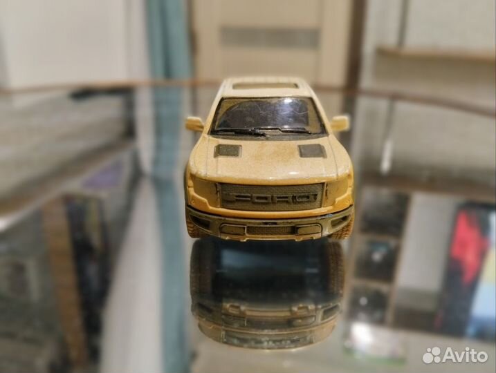 Моделька машины Ford Raptor грязного типа