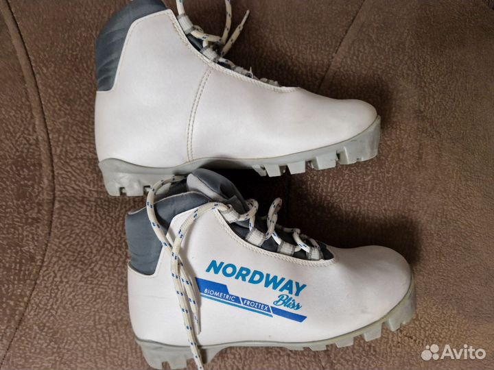 Лыжные ботинки