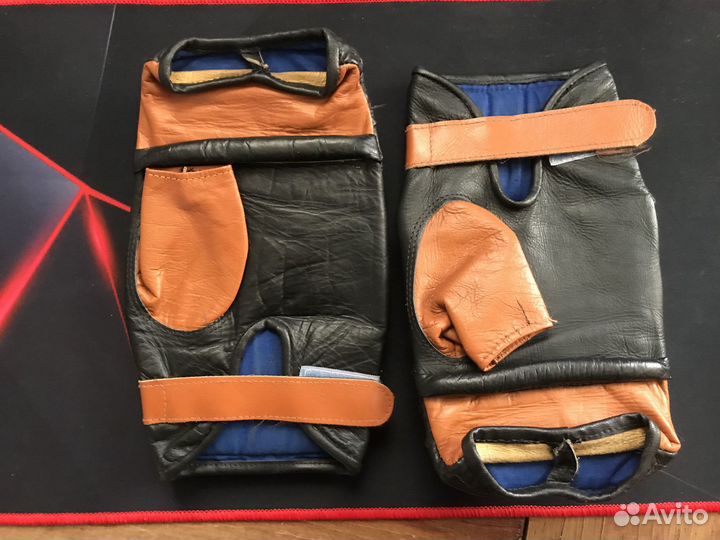 Перчатки для единоборств