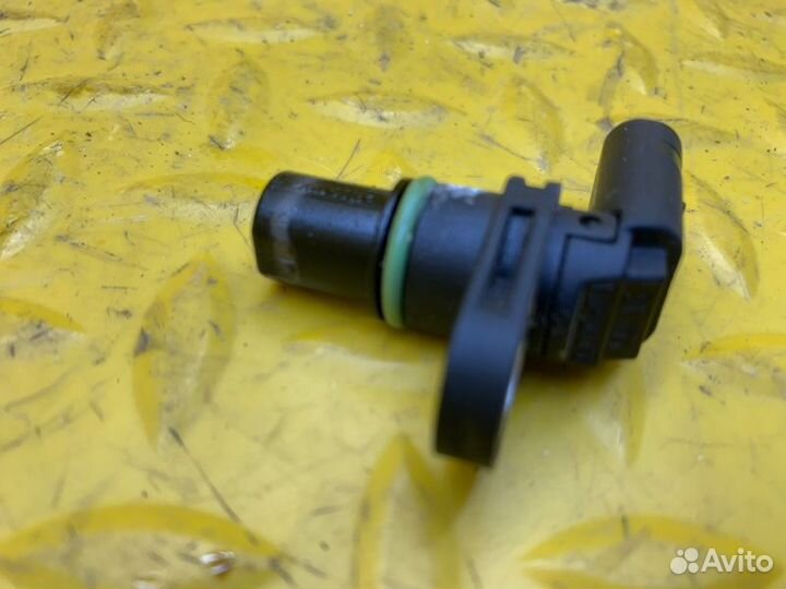 Датчик положения коленвала Volkswagen Tiguan