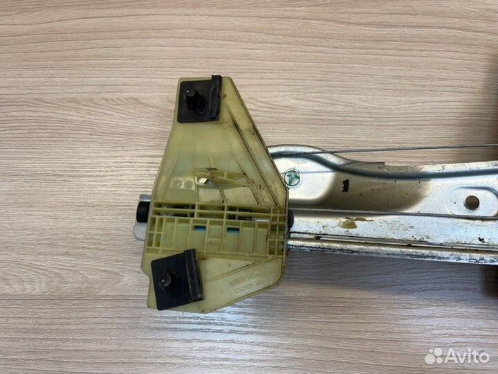 Стеклоподъемник передний правый LADA X-Ray