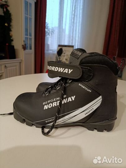 Лыжные ботинки детские 34 размер крепление nnn