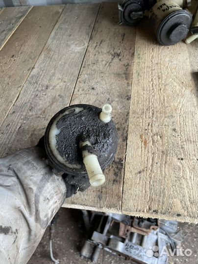 Бачок гура Nissan Almera n16