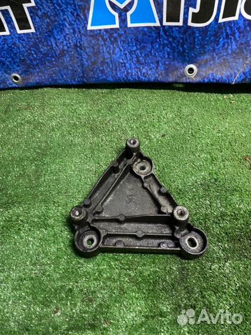 Кронштейн компрессора кондиционера Opel Astra J