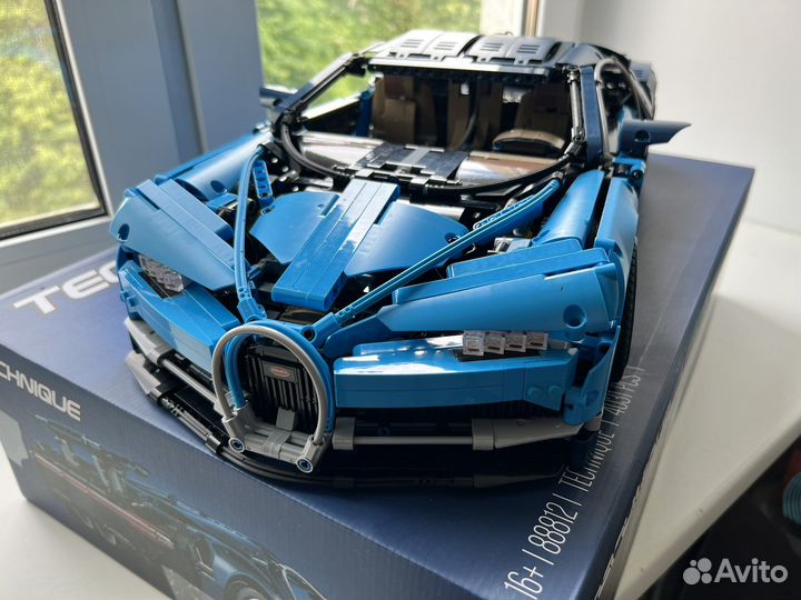 Конструктор из блоков Bugatti Chiron 1:8