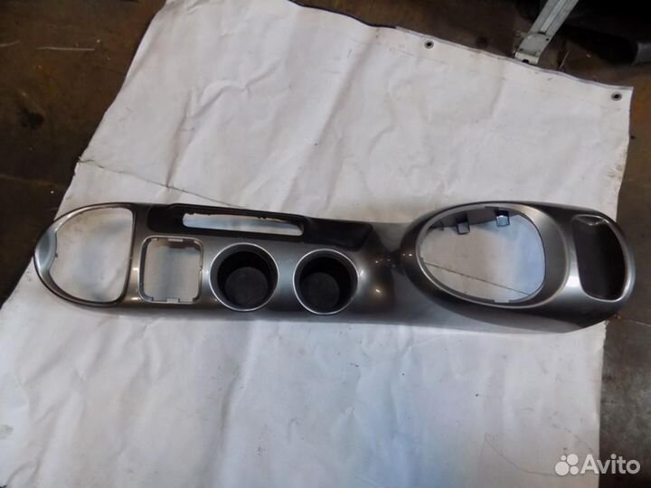 Консоль Juke (F15) 2011