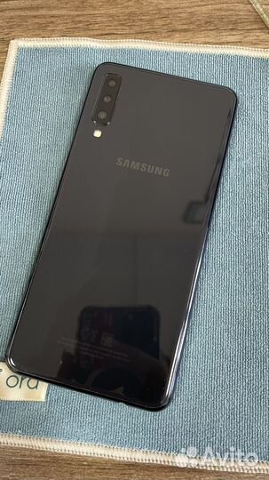 Samsung Galaxy A7 (2018), 4/64 ГБ