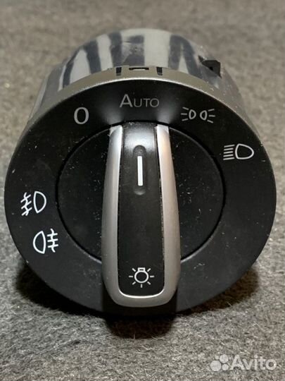 Блок управления светом Volkswagen Golf cavd 1.4