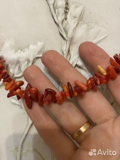 Коралловые бусы