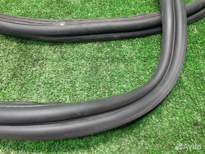 Уплотнитель проема багажника Mercedes Benz C-Clas