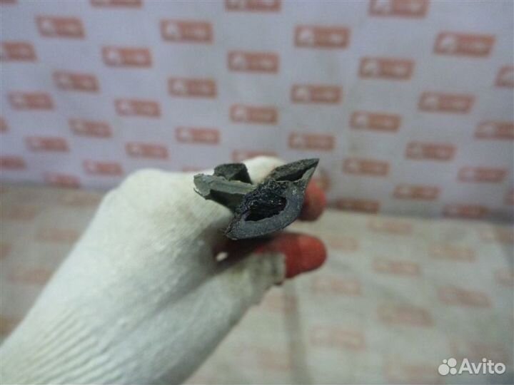 Уплотнитель стекла двери бархотка передний левый