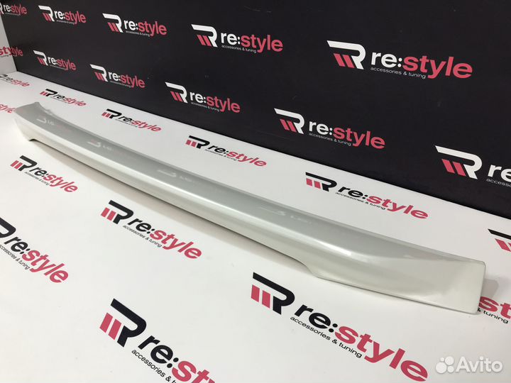 Спойлер Toyota Land Cruiser 200 с 2016 белый B341