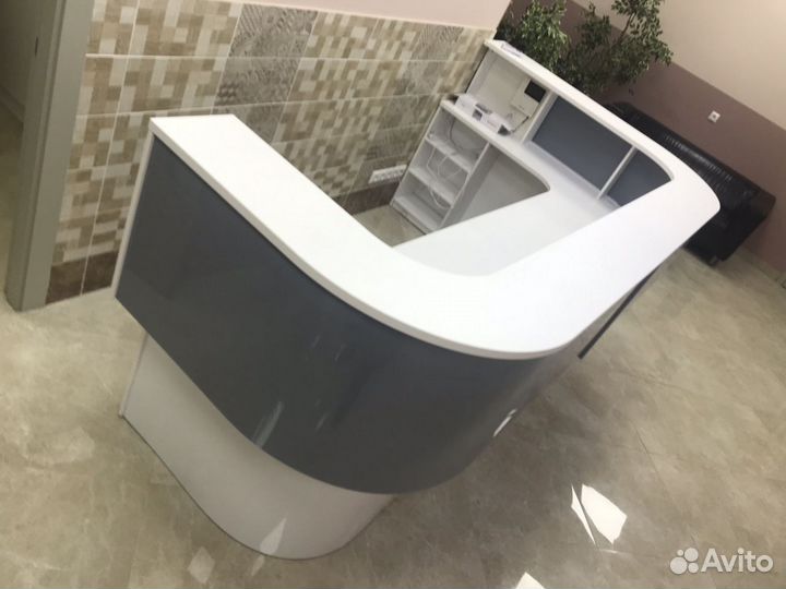 Стойка-ресепшен.Стойка администрации. Двухуровнева