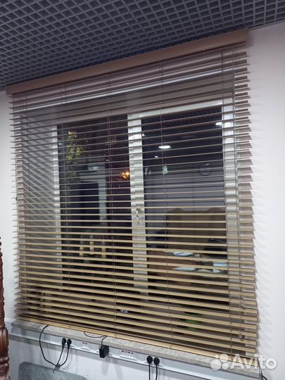 Жалюзи горизонтальные под дерево