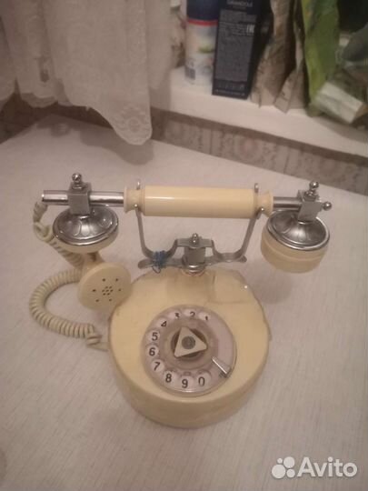 Дисковый ретро телефон