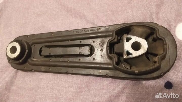 Задняя опора двигателя