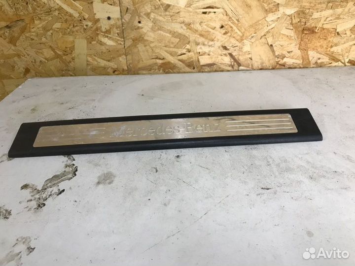 Молдинг порога передний левый Mercedes-Benz