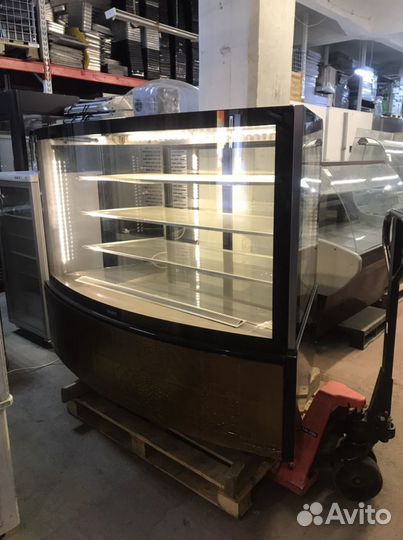 Кондитерская витрина