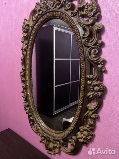 Зеркало в красивой раме