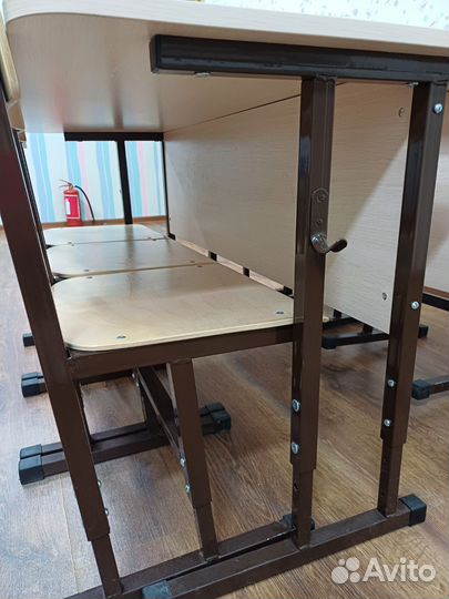 Школьная парта и стул